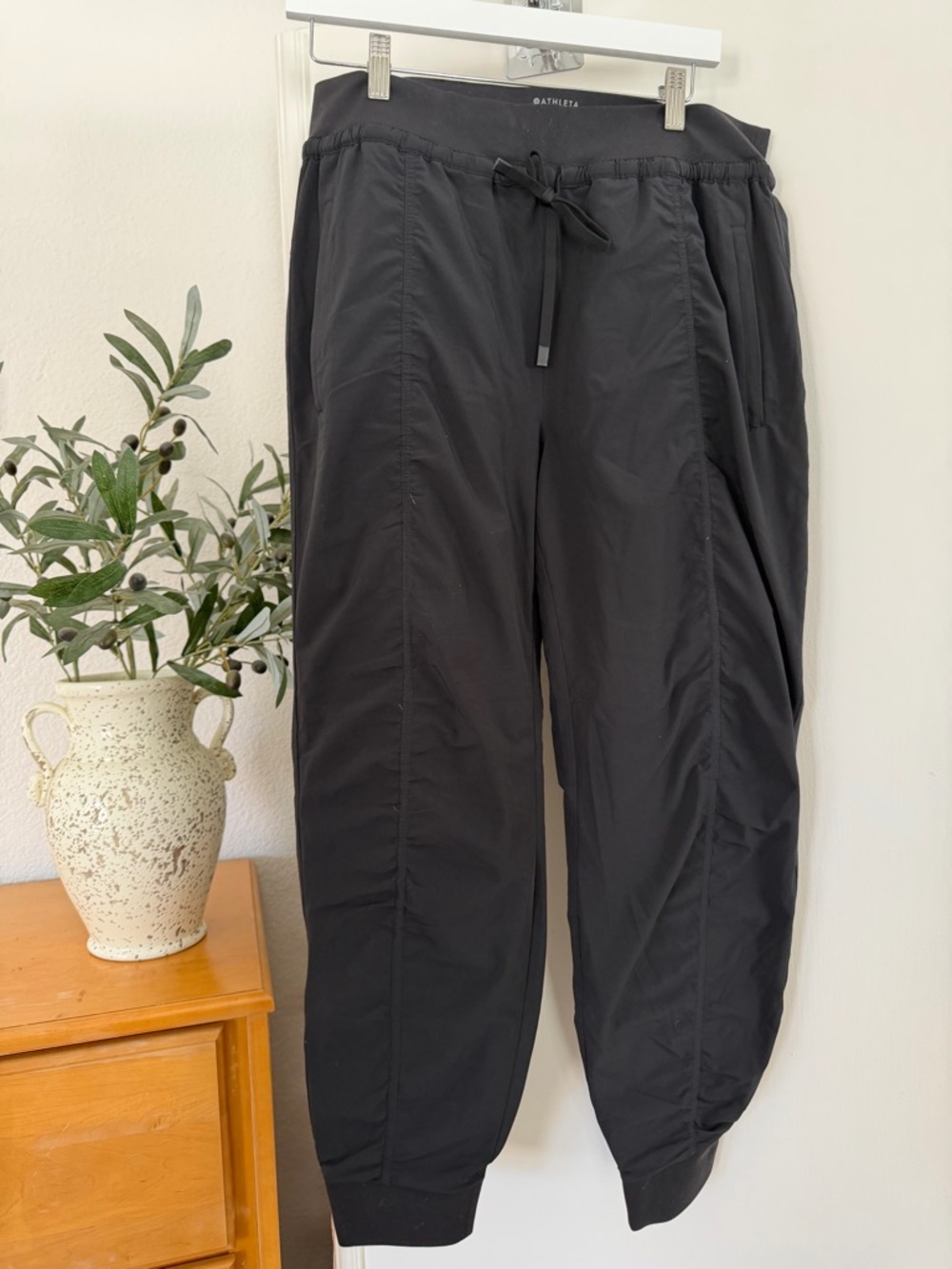 NWOT Athleta Attitude Lined Pants Joggers Women 14 Black Drawstring Waist Mid